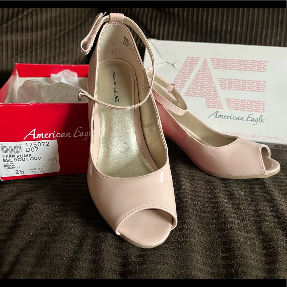 American Eagle blush colored peep toe pump womens size 2.5